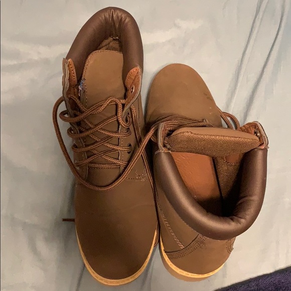 Daily Shoes Boots - Picture 2 of 3